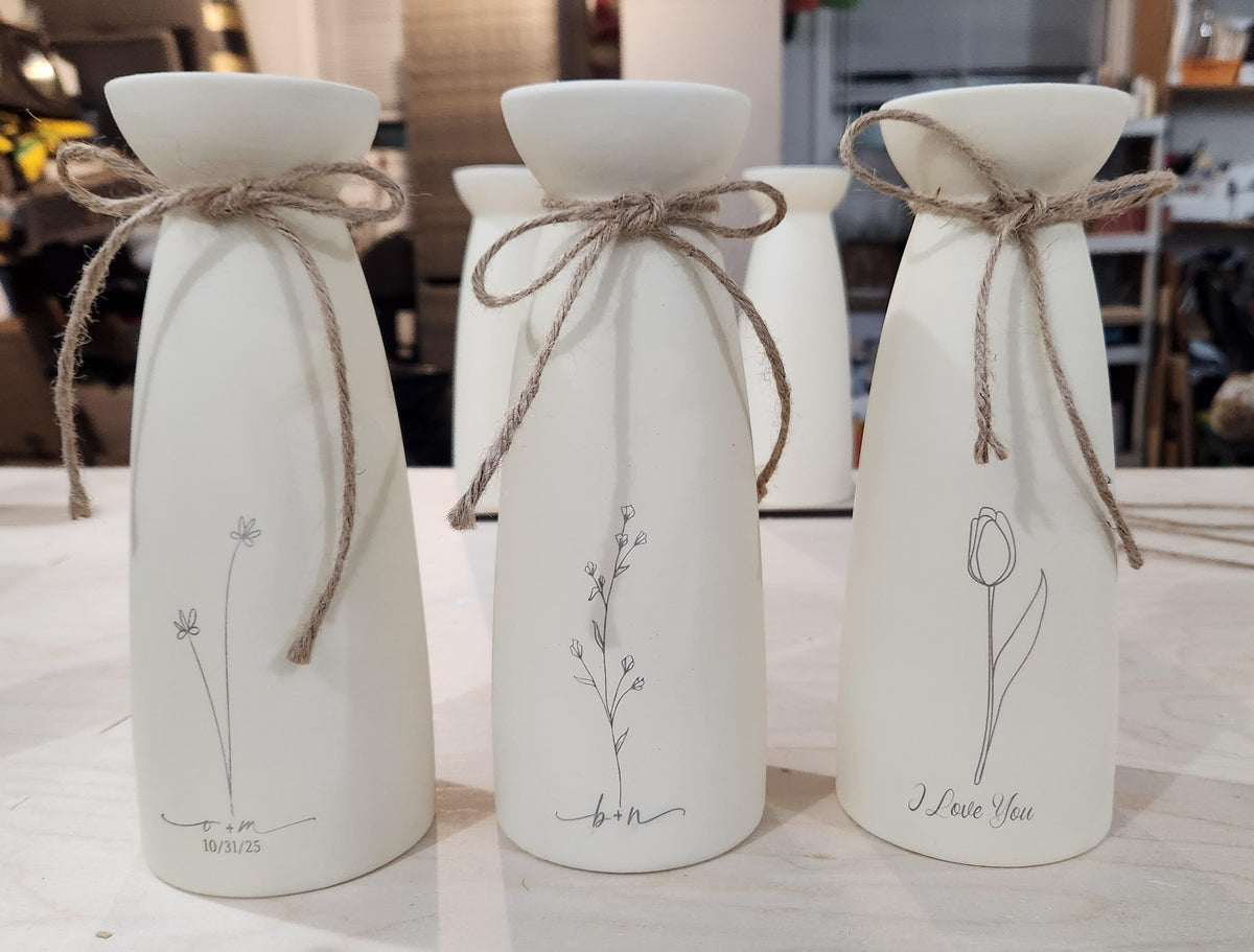 Personalized Flower Vase Engraved Wedding Vase Ceramic Home Decor Bridal Shower Vase Bridal to Be Centrepiece Farmhouse Flower Vase for Mom